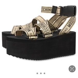 💯 Moschino sandals wear twice like new size 10 with box